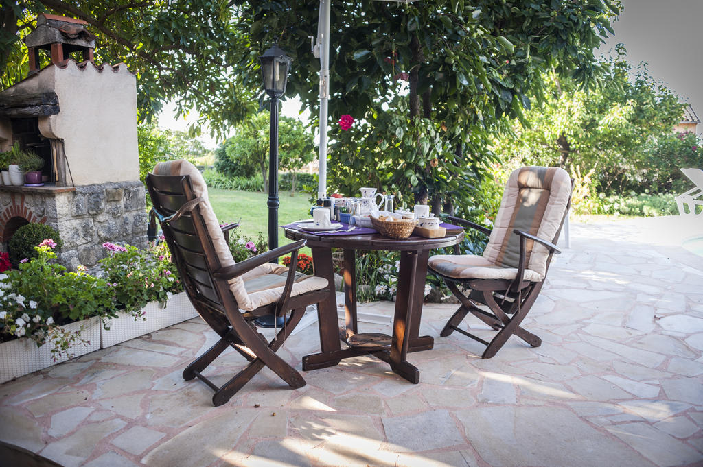 Mas des Kardouons Bed and Breakfast Tourrettes-sur-Loup Exterior foto