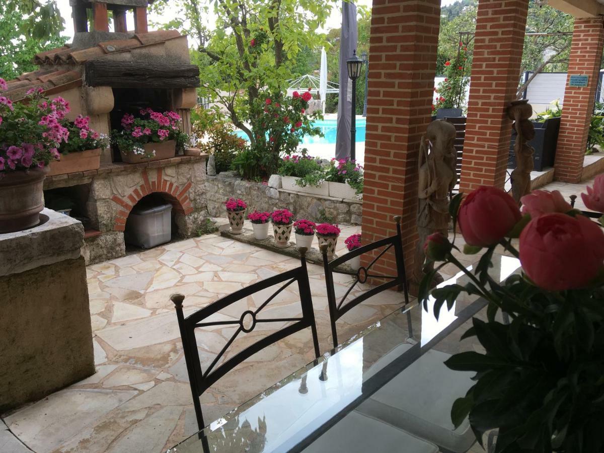 Mas des Kardouons Bed and Breakfast Tourrettes-sur-Loup Exterior foto