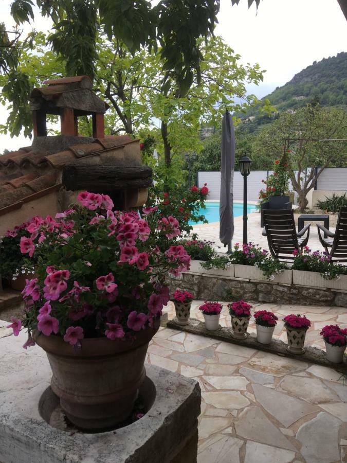 Mas des Kardouons Bed and Breakfast Tourrettes-sur-Loup Exterior foto